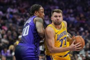 2026世界杯投注-42分7板8助4断，东契奇纪录夜空砍！湖人3连败两大短板已摆在明面